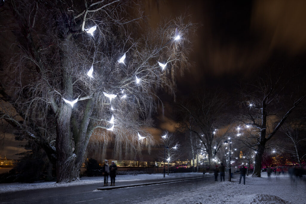 Light installation L'Envol in Lux Helsinki 2023