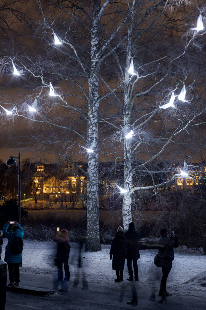 Light installation L'Envol in Lux Helsinki 2023